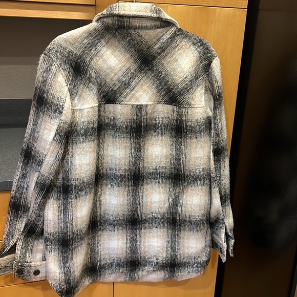 Flannel shacket - Picture 5 of 7